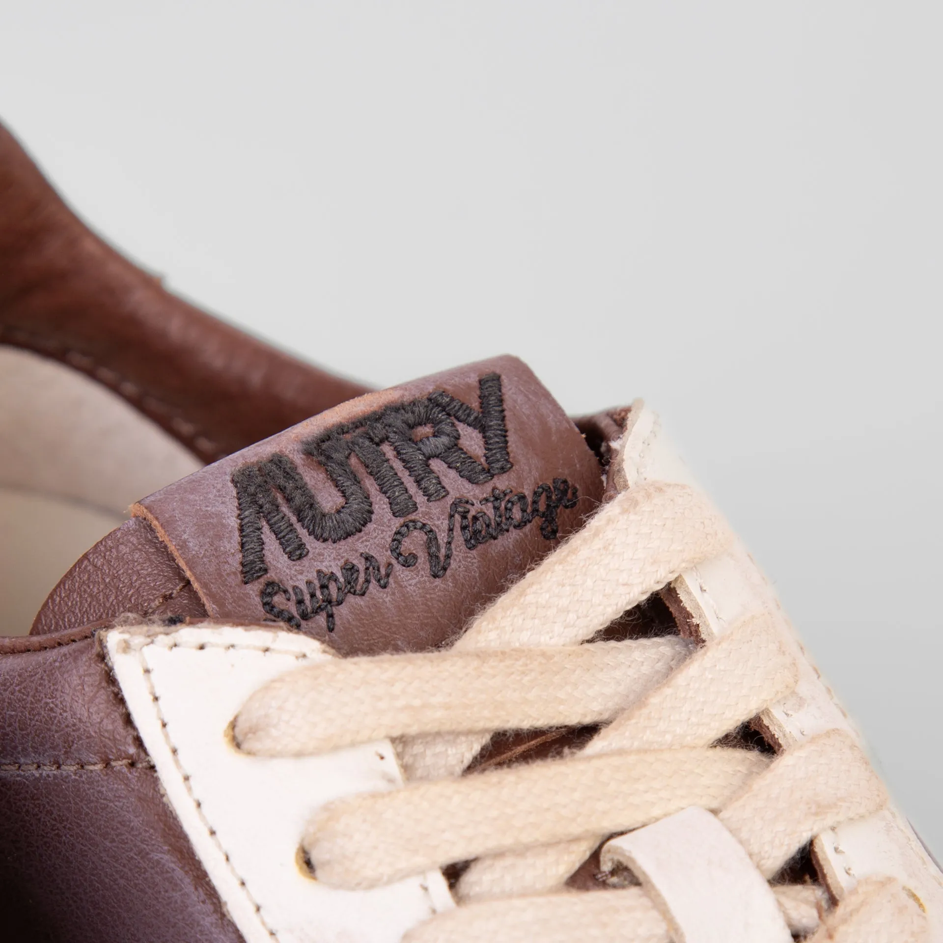 AUTRY SNEAKERS AVLW-MD 03  PATRIDGE