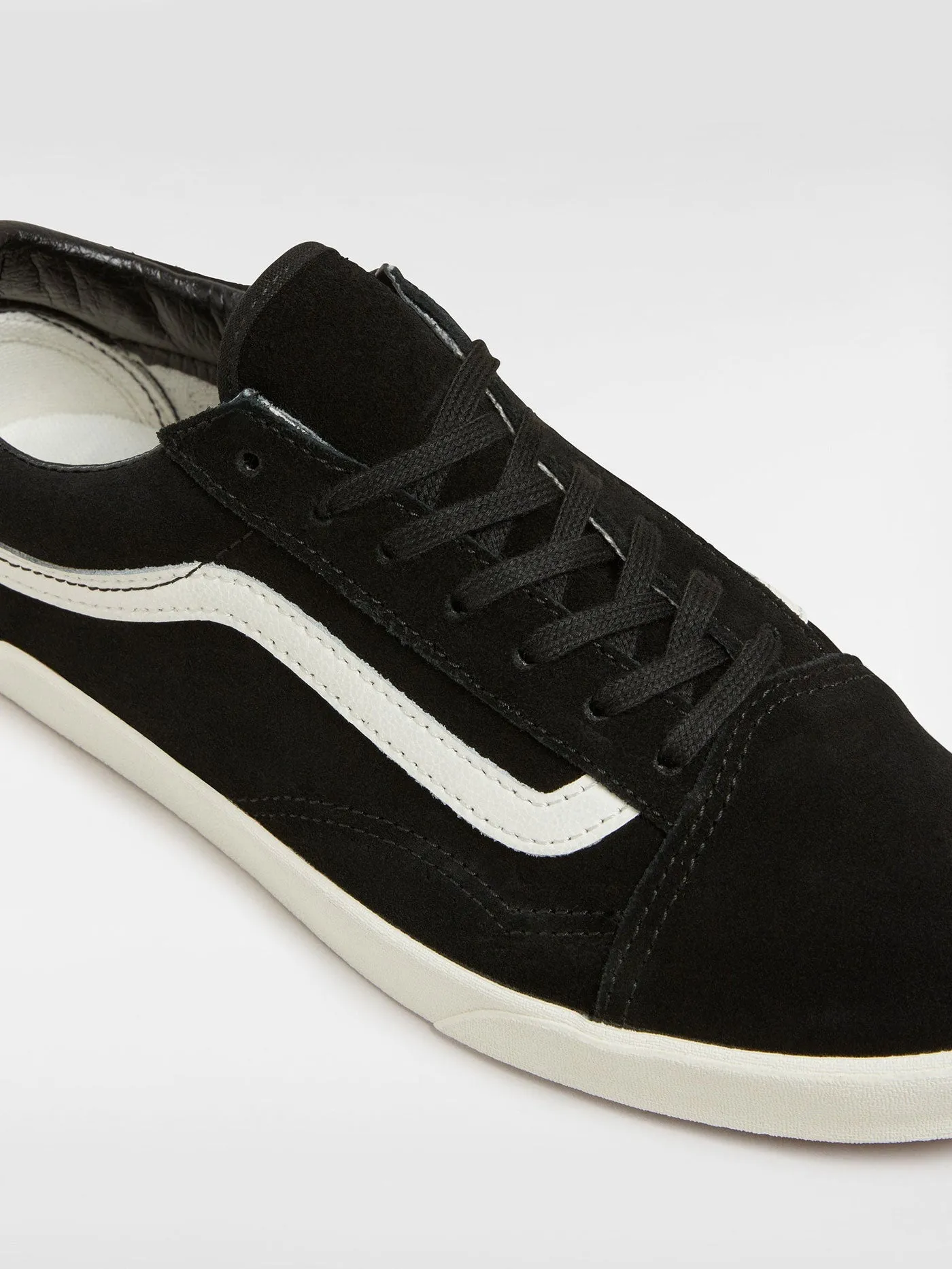 Old Skool Lowpro Black/White Shoes