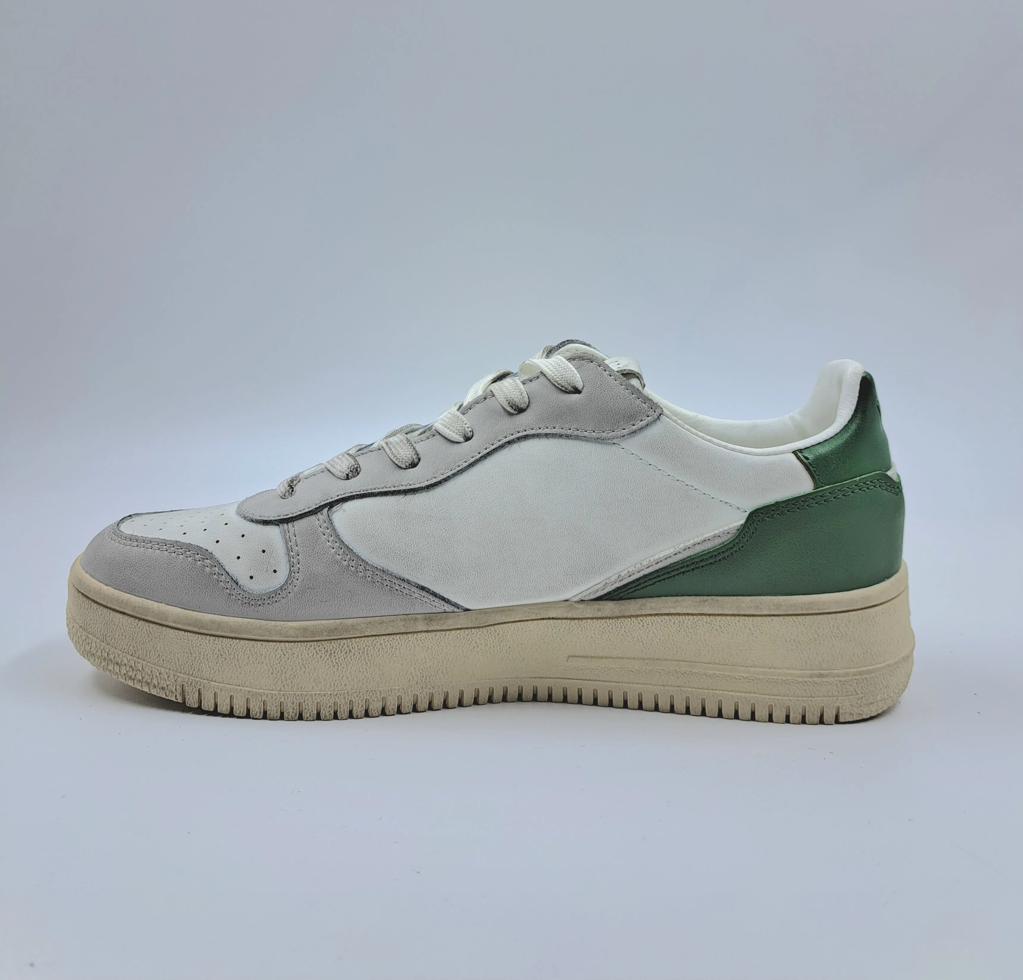 SNEAKERS EFFETTO VINTAGE DETTAGLIO VERDE